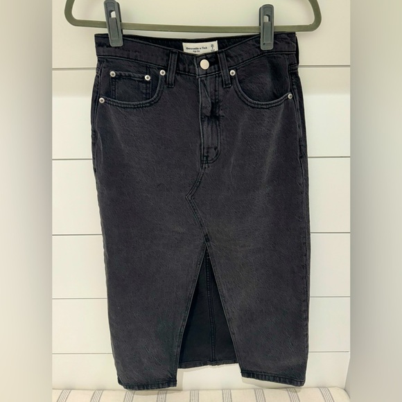 Abercrombie & Fitch Denim Jean Midi Skirt. Size 26 / 2 Bkack. Worn 1x! - Picture 7 of 8